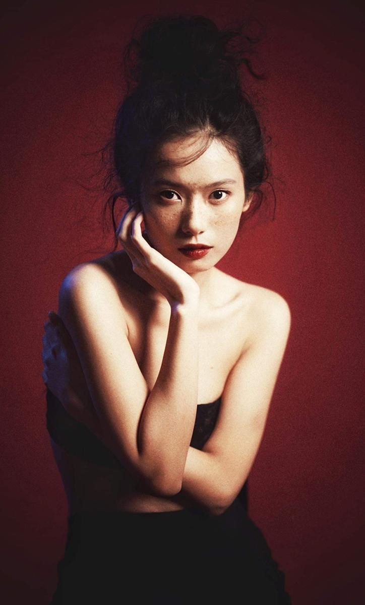 Đường Thanh Bình (sinh năm 1999) được biết đến là gương mặt mẫu ảnh quen thuộc tại Hà Nội.