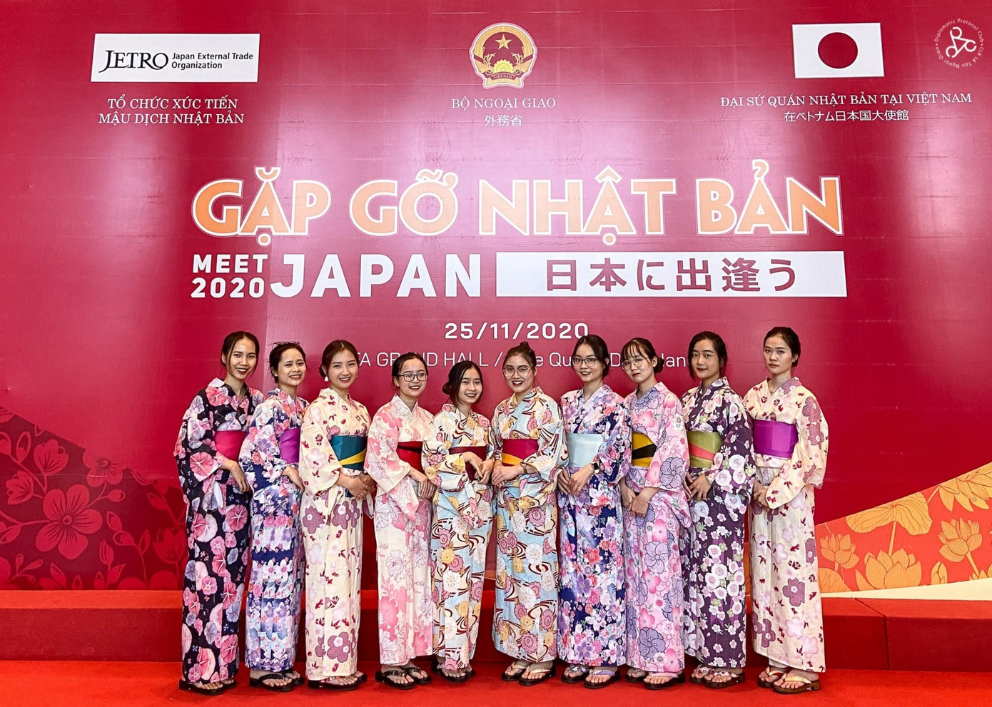 Thành viên CLB phục vụ tại Hội nghị Gặp gỡ Nhật Bản 2020 do Bộ Ngoại giao phối hợp cùng Đại sứ quán Nhật Bản tại Việt Nam tổ chức.