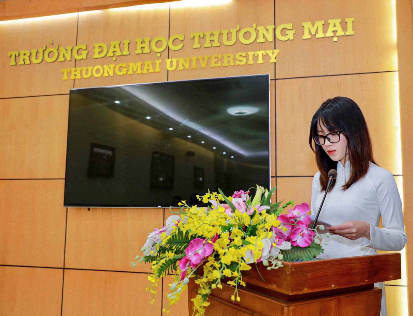 Cô phát biểu tại Hội nghị kiện toàn Ban chấp hành Hội Sinh viên Trường khóa VIII nhiệm kỳ 2020-2023. Cô phát biểu tại Hội nghị kiện toàn Ban chấp hành Hội Sinh viên Trường khóa VIII nhiệm kỳ 2020-2023.