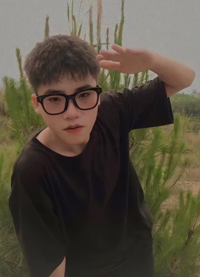 Việt Phong đang ngày càng cố gắng, rèn luyện bản thân, chuẩn bị tốt kiến thức cần thiết để có thể đạt tới ước mơ của bản thân.