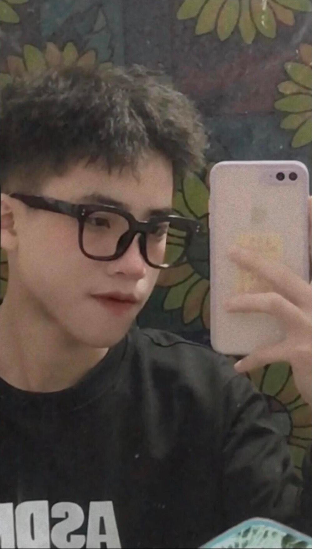 Coi âm nhạc là một sở thích không thể thiếu, nhưng điều khiến Việt Phong đam mê và luôn mong ước được chạm tới hơn cả đó là được diễn xuất.