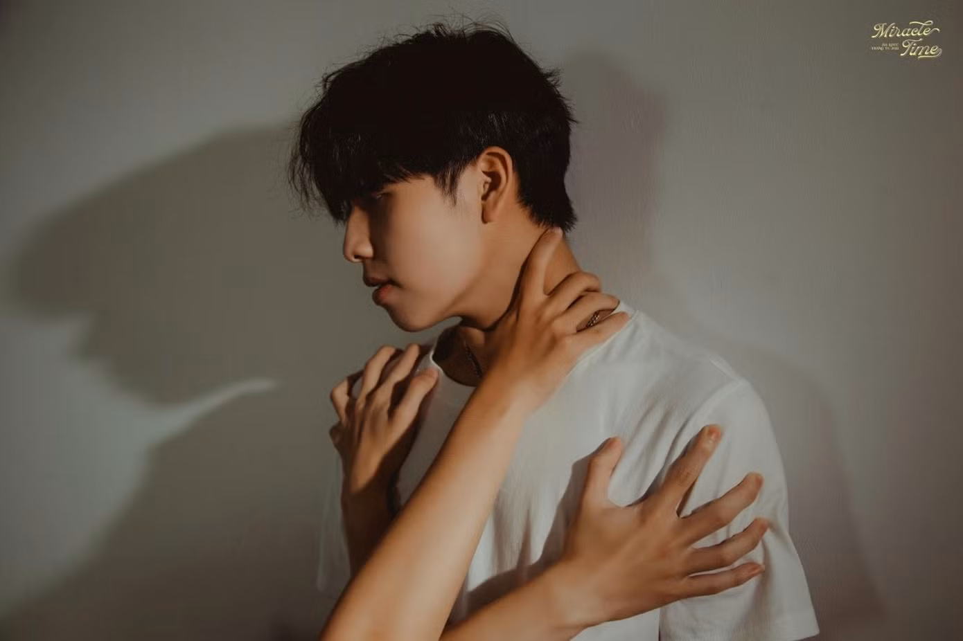 Ở giai đoạn đầu, nhân vật đối diện với những tổn thương tâm lý, sự miệt thị của xã hội. Ở giai đoạn đầu, nhân vật đối diện với những tổn thương tâm lý, sự miệt thị của xã hội.