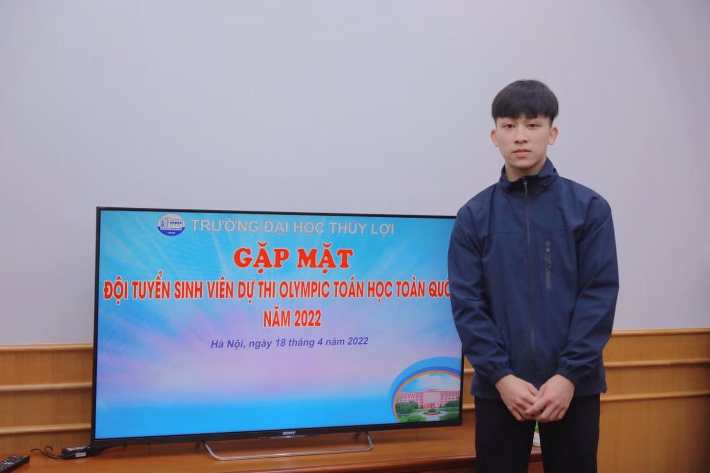 Nguyễn Đình Hạnh tham gia môn thi Giải tích tại Kỳ thi Olympic Toán học toàn quốc năm 2022.