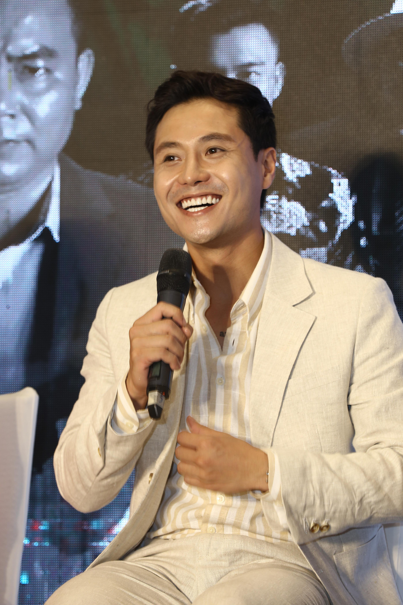 Nhân vật Vũ do Thanh Sơn thủ vai chính.