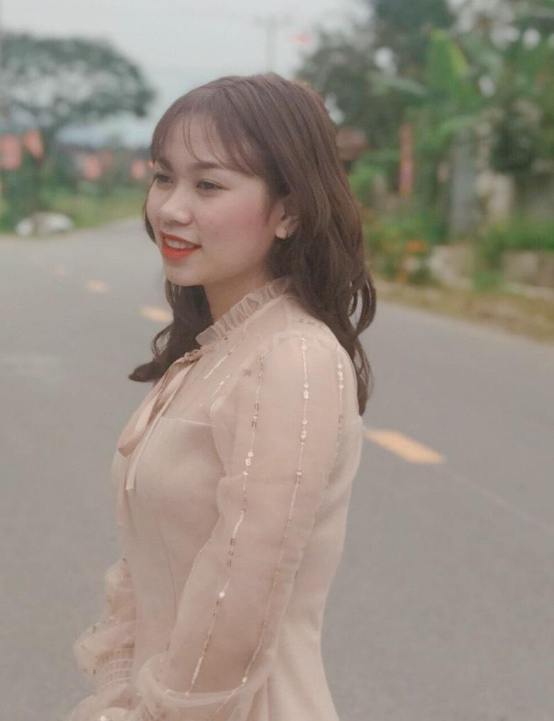 Theo Cẩm Tú: "Mình cũng học cách cảm ơn cuộc sống và học cách cho đi nhiều hơn để giúp cho cuộc sống trở nên ý nghĩa."