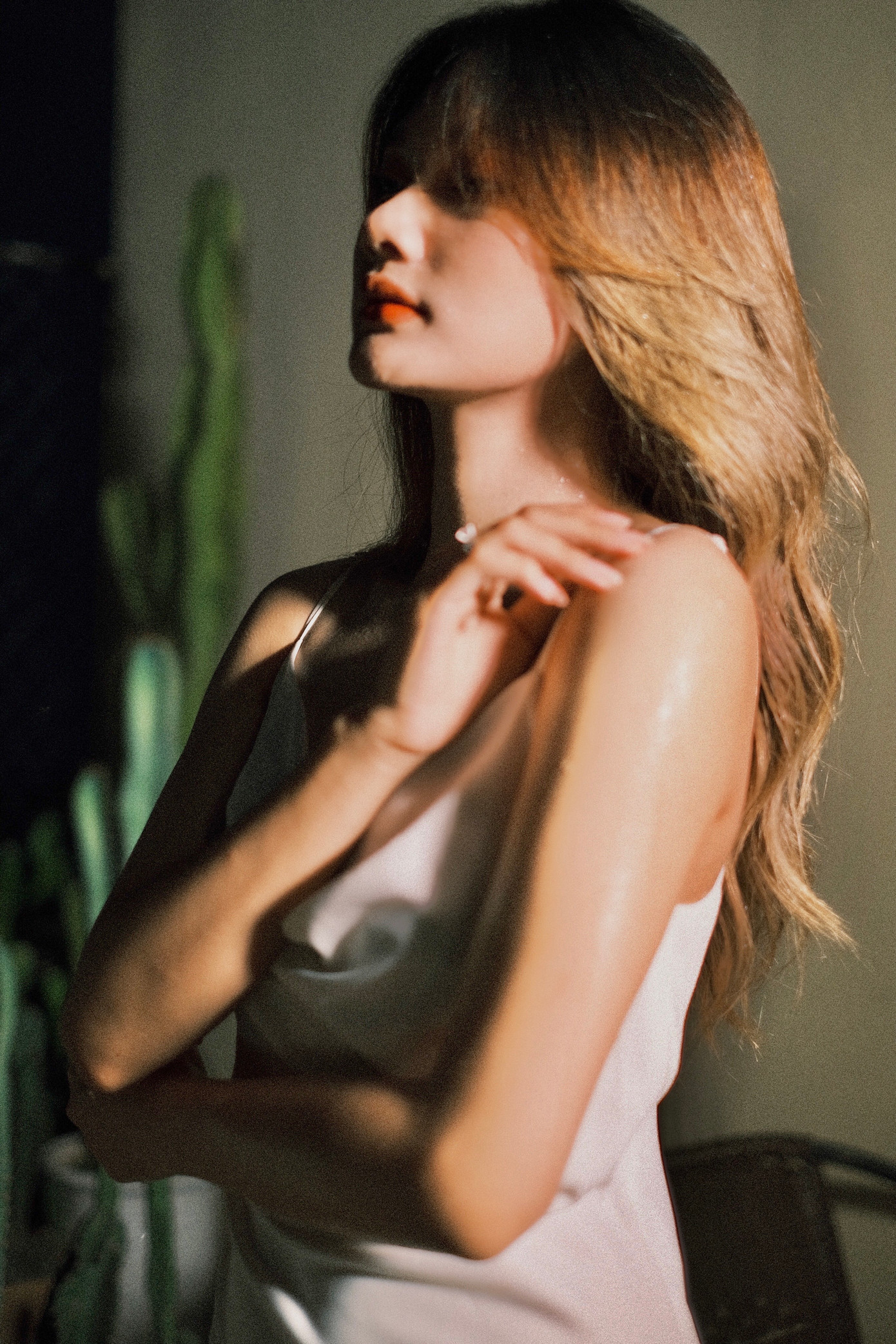 Từ một người hướng nội, công việc người mẫu ảnh đã giúp Việt Hà thay đổi, tự tin, cởi mở, tích cực và có nguồn thu nhập, tự chủ ngay từ khi còn học Trung học phổ thông.