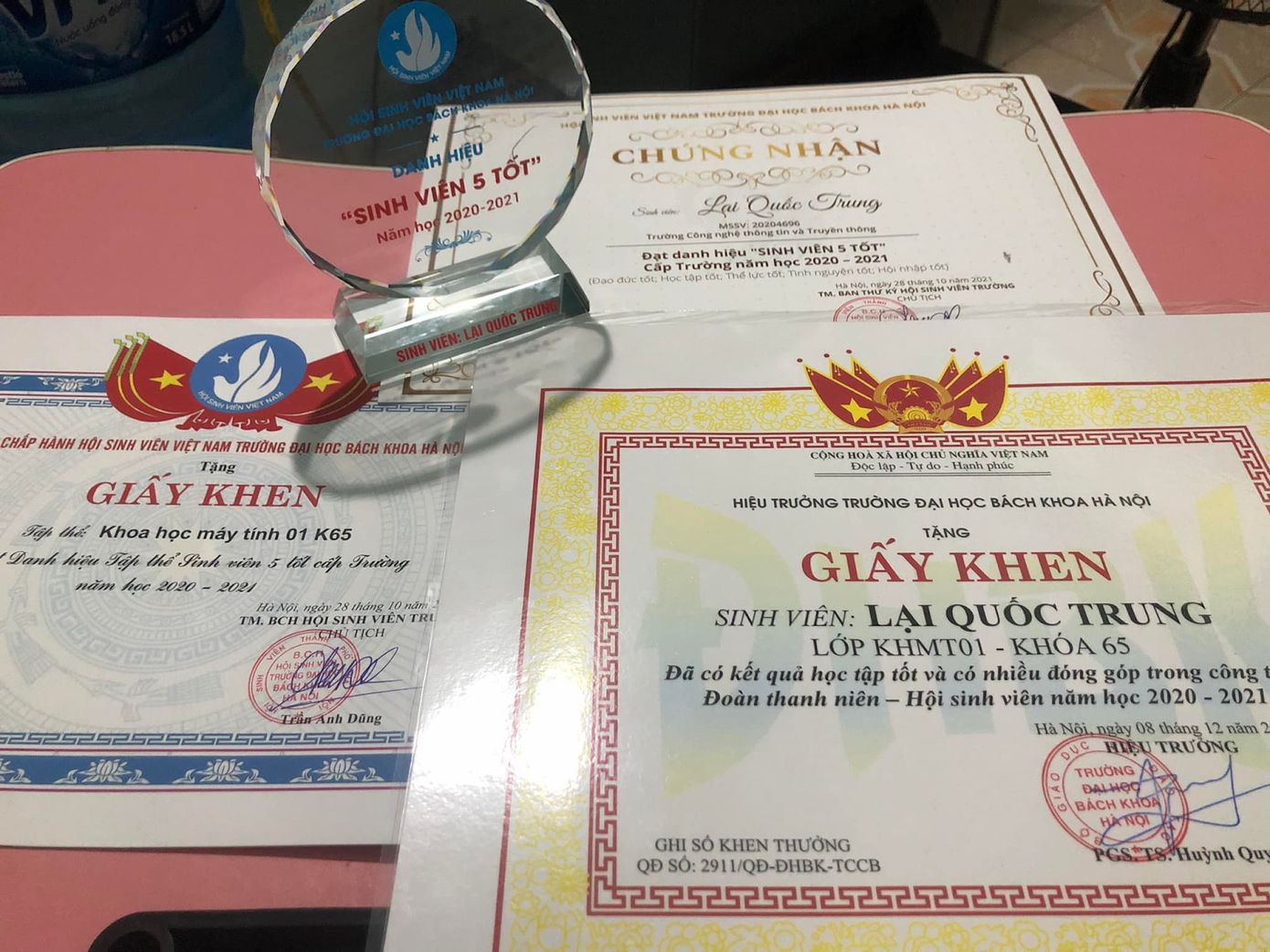 Thành tích hoạt động ngoại khóa đáng tự hào năm nhất được Trung chia sẻ trên Facebook cá nhân của mình.