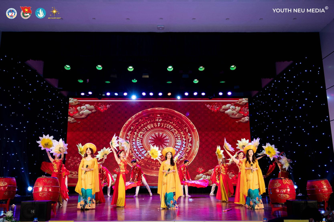 Từ những giai điệu truyền thống... Từ những giai điệu truyền thống...