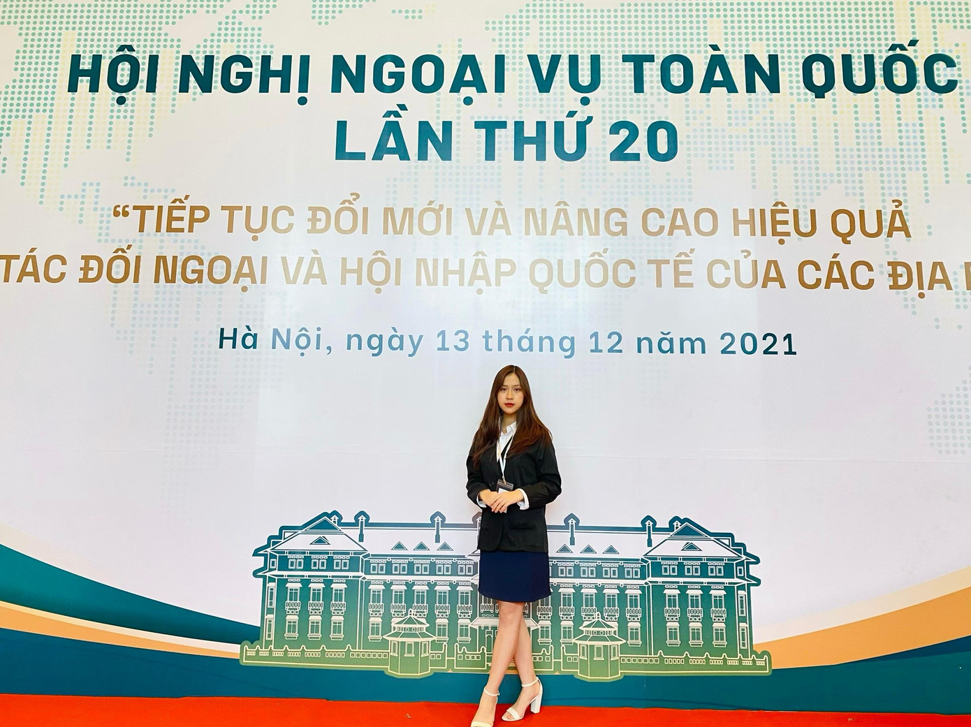 Ngọc Phương tham gia 2 câu lạc bộ đó là CLB MIC - CLB MC Học viện Ngoại giao và CLB Lễ tân Ngoại giao.