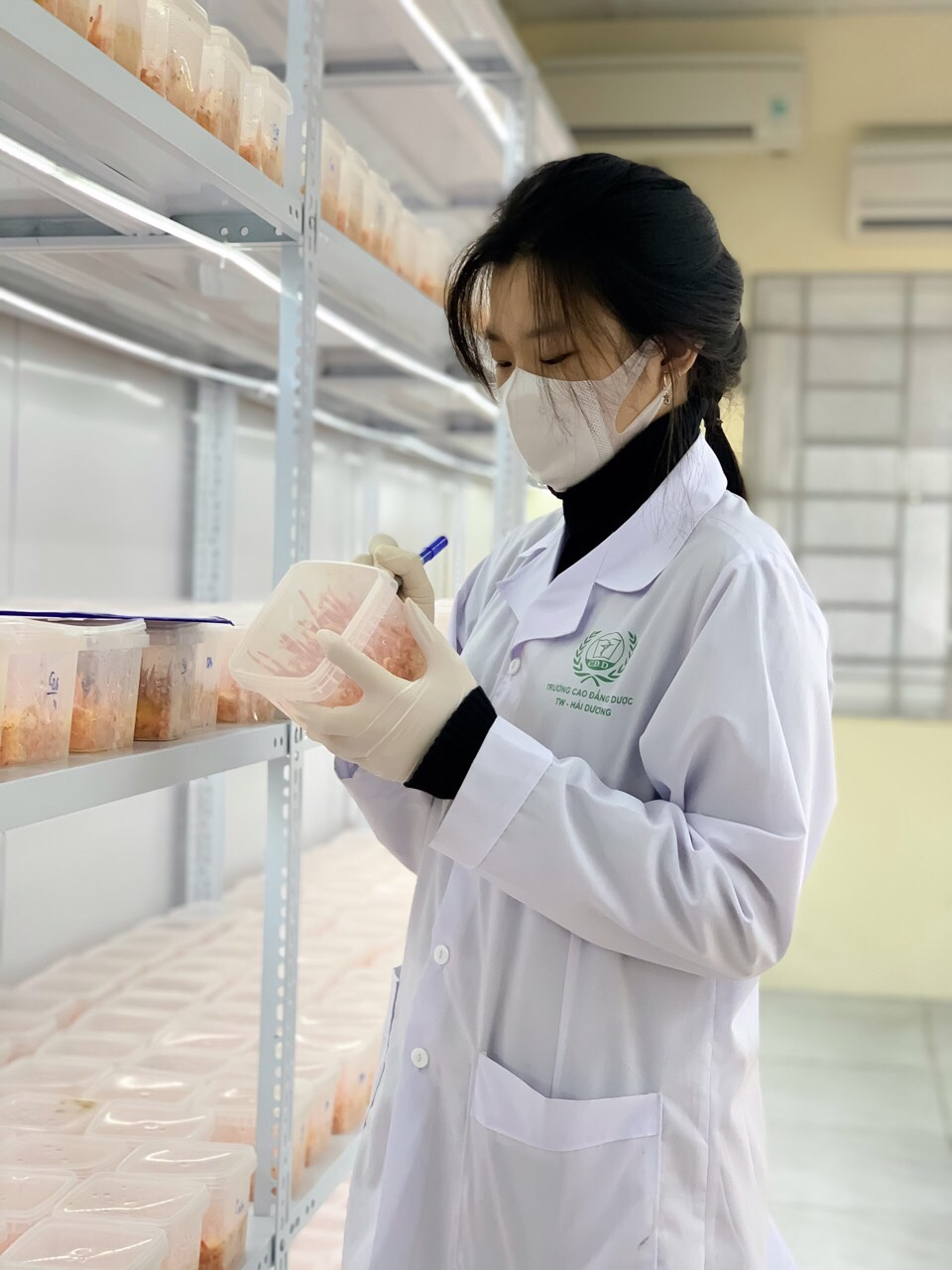 Trường Cao đẳng Dược TW Hải Dương đã cho cô những kiến thức, trải nghiệm và vô vàn kĩ năng bổ ích.