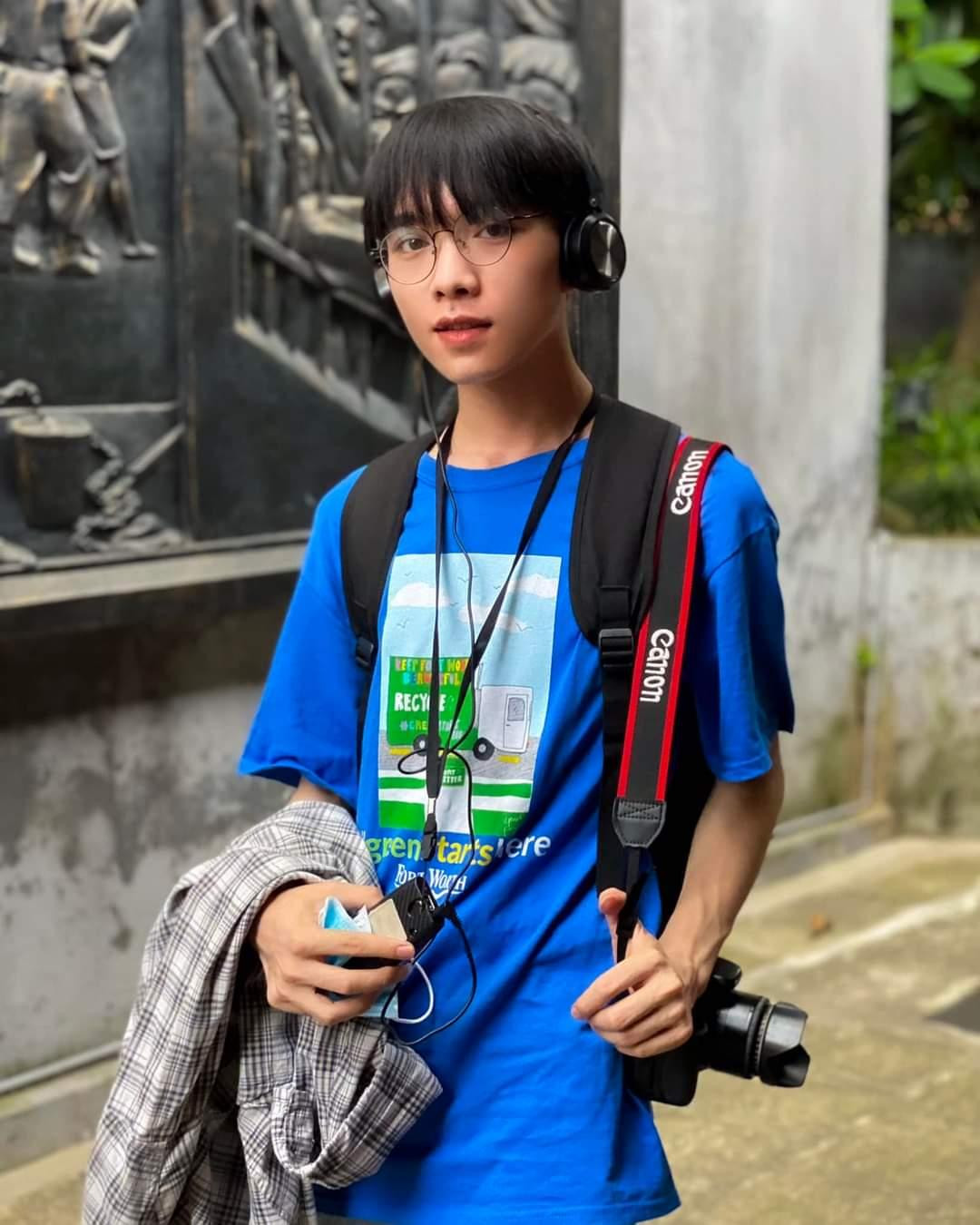 Anh chia sẻ: "Mình đã tham gia CLB báo chí và truyền thông JCC của trường. Nhờ đó mà mình cũng có cơ hội được viết bài cho một số sự kiện lớn của trường và được đăng báo."