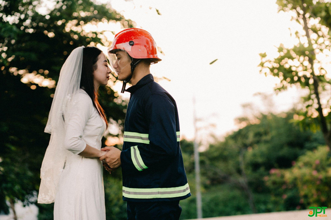 Những khoảnh khắc hạnh phúc của người chiến sĩ phòng cháy chữa cháy cùng hậu phương.