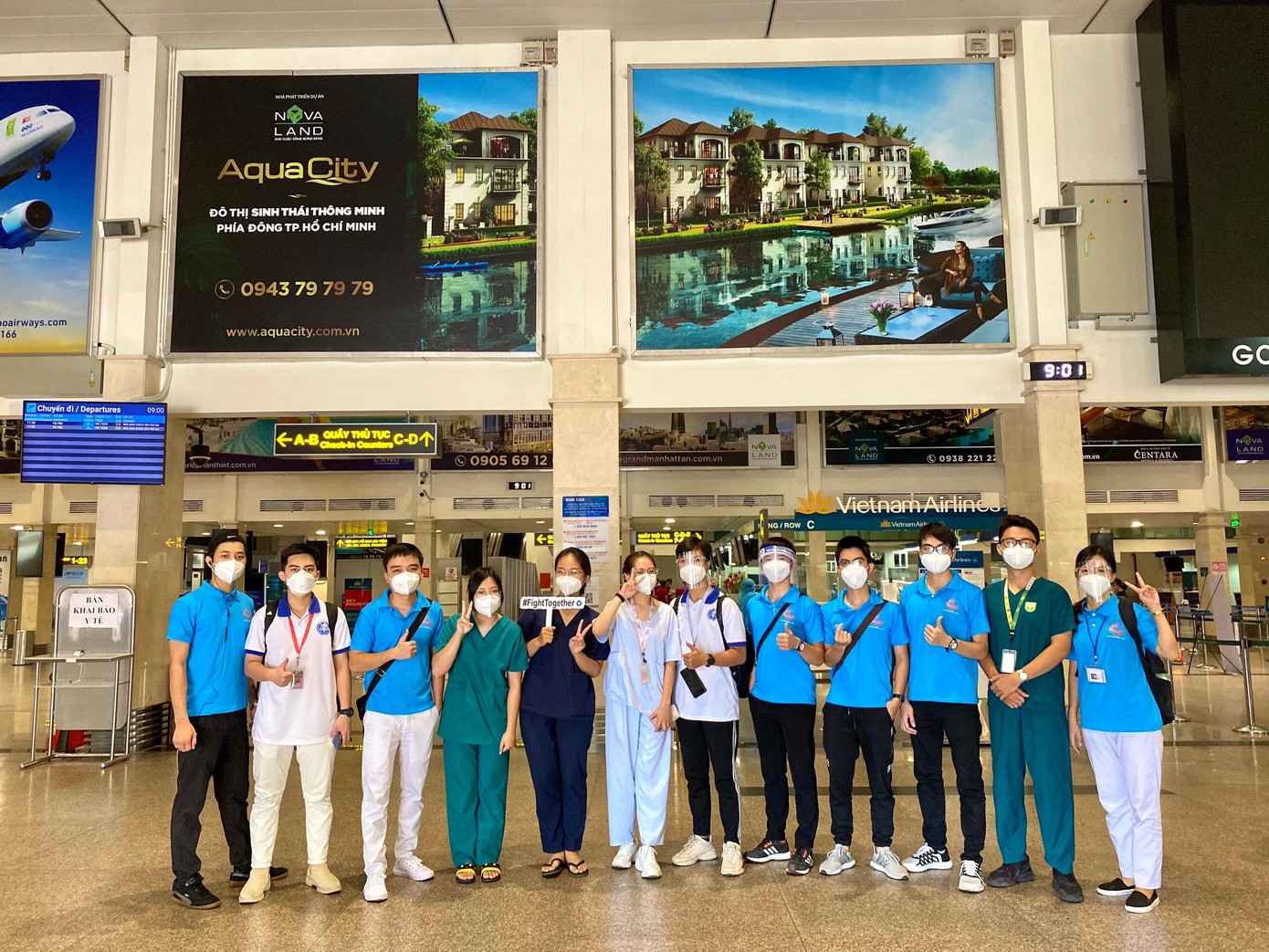 Trọng Tấn tự hào khi tháng 7/2021 được vinh dự là 1 trong 350 tình nguyện viên đầu tiên của trường tham gia công tác phòng chống dịch tại TP. Hồ Chí Minh và tỉnh Thái Bình.