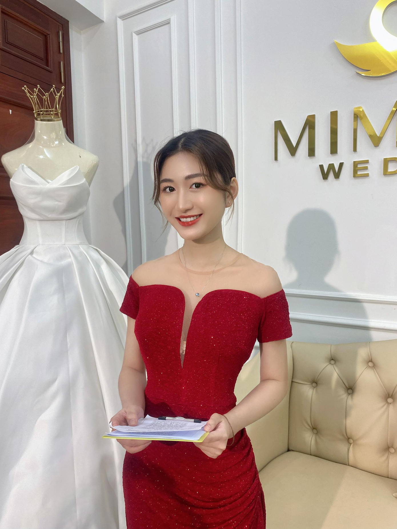 Diễm Quỳnh là MC lễ tri ân khách hàng Mimosa Wedding 2022. Diễm Quỳnh là MC lễ tri ân khách hàng Mimosa Wedding 2022.