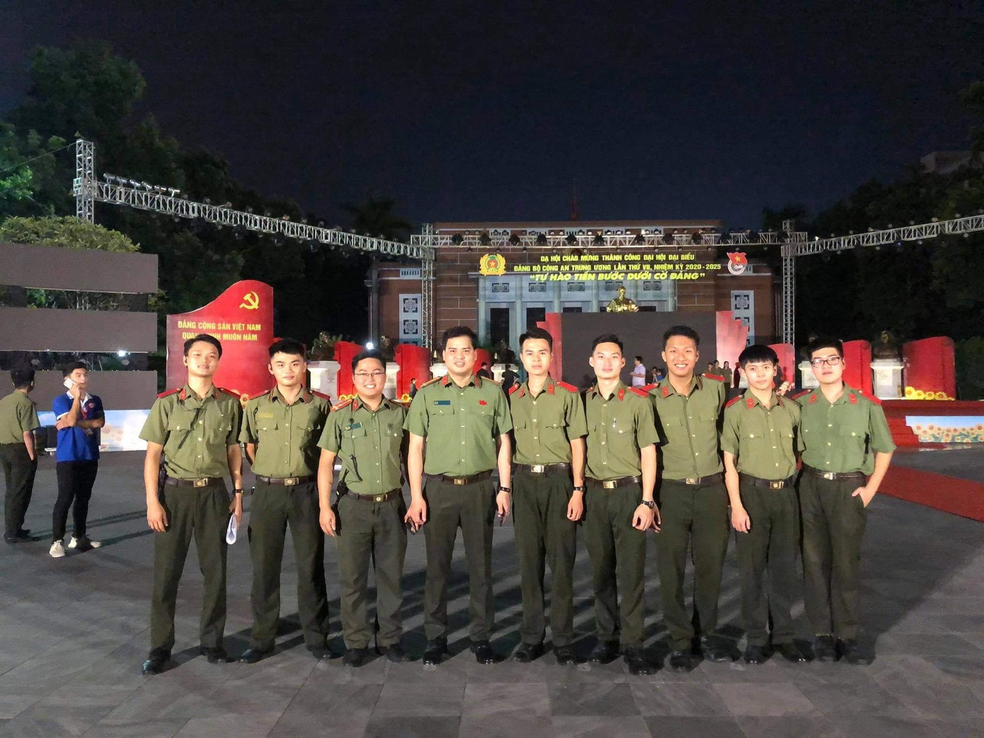 Môi trường học tập, rèn luyện tại Học viện An ninh Nhân dân đã giúp Trọng Dũng có cơ hội học hỏi, giao lưu, trao đổi kiến thức văn hóa từ thầy cô cùng các bạn học viên. Môi trường học tập, rèn luyện tại Học viện An ninh Nhân dân đã giúp Trọng Dũng có cơ hội học hỏi, giao lưu, trao đổi kiến thức văn hóa từ thầy cô cùng các bạn học viên.