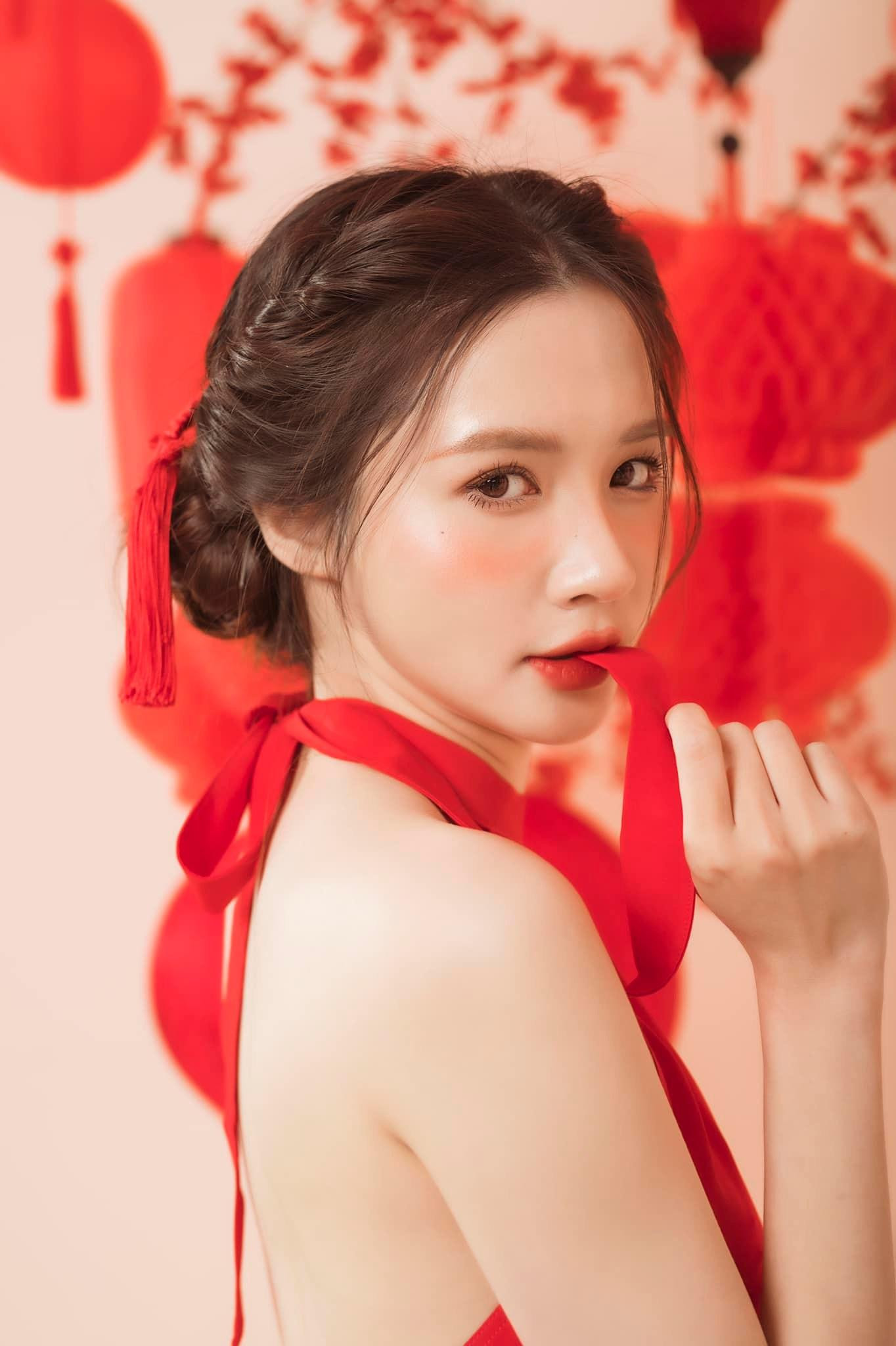 Vẻ đẹp của người thiếu nữ trẻ Trịnh Minh Tâm. Vẻ đẹp của người thiếu nữ trẻ Trịnh Minh Tâm.