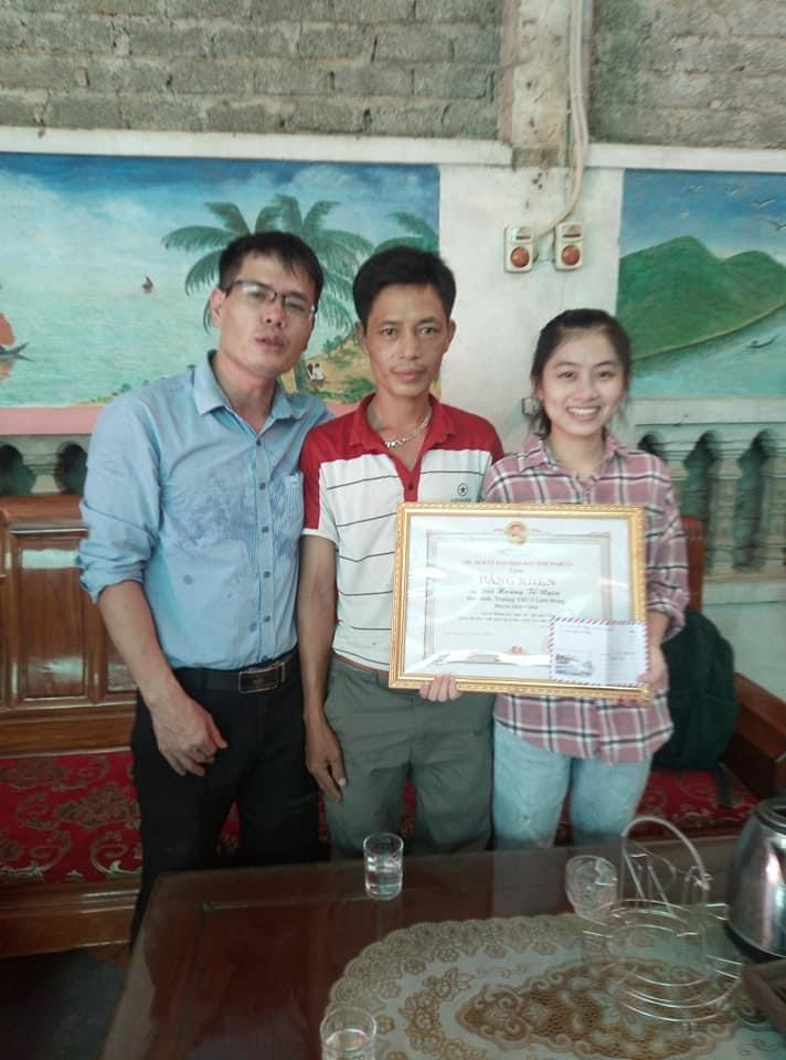 Năm học lớp 9, Tố Uyên đã đạt giải Nhất cuộc thi học sinh Giỏi cấp Tỉnh. Cũng trong năm học này cô giành giải Nhất của cuộc thi “Ngày hội văn hoá đọc sách năm 2019”.