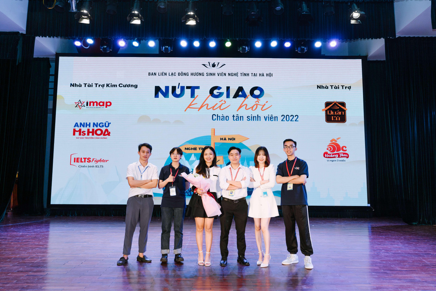 Ban tổ chức chương trình Chào tân sinh viên 2022 - “Nút giao khứ hồi”.