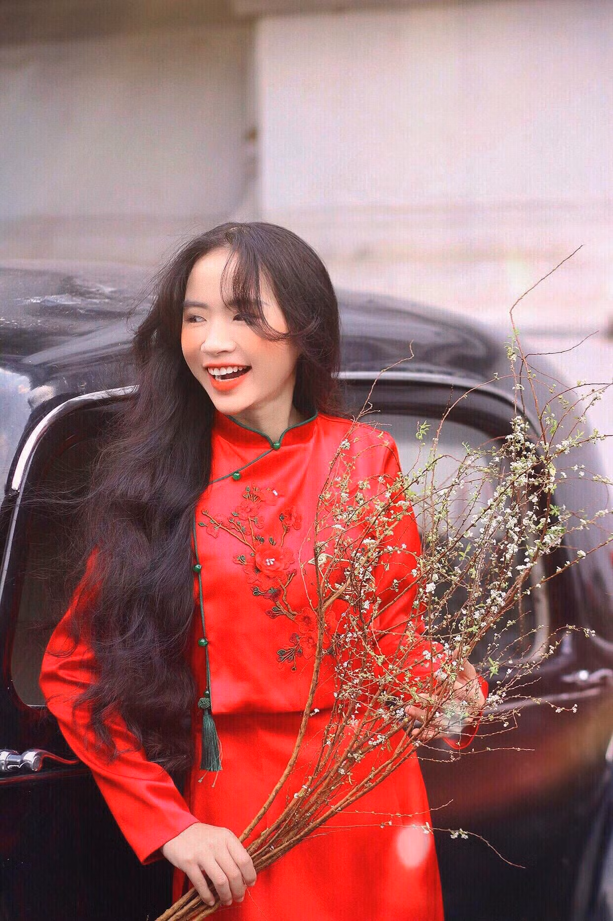 Minh Hương mang tinh thần vui tươi, hào sảng chào đón năm mới.