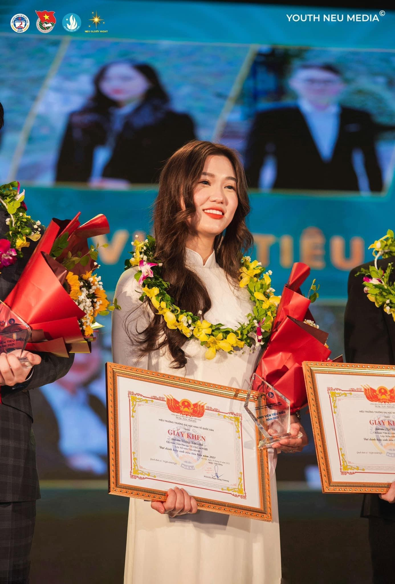 Hoàng Vân Anh vinh dự nhận được nhiều thành tích khen thưởng.