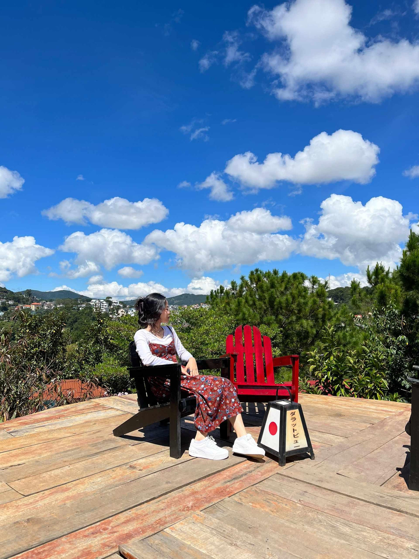 Ngọc Ánh chia sẻ: "Đón lễ ở một thành phố không phải Hà Nội khiến mình có chút hồi hộp."