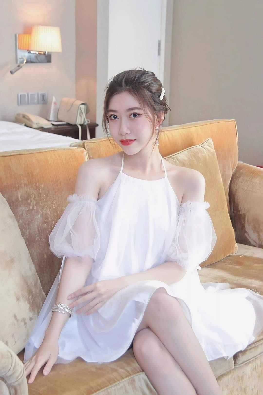 Đan Quỳnh thường tham gia 1 số công việc như: mẫu ảnh, diễn viên lồng tiếng hay KOLs.