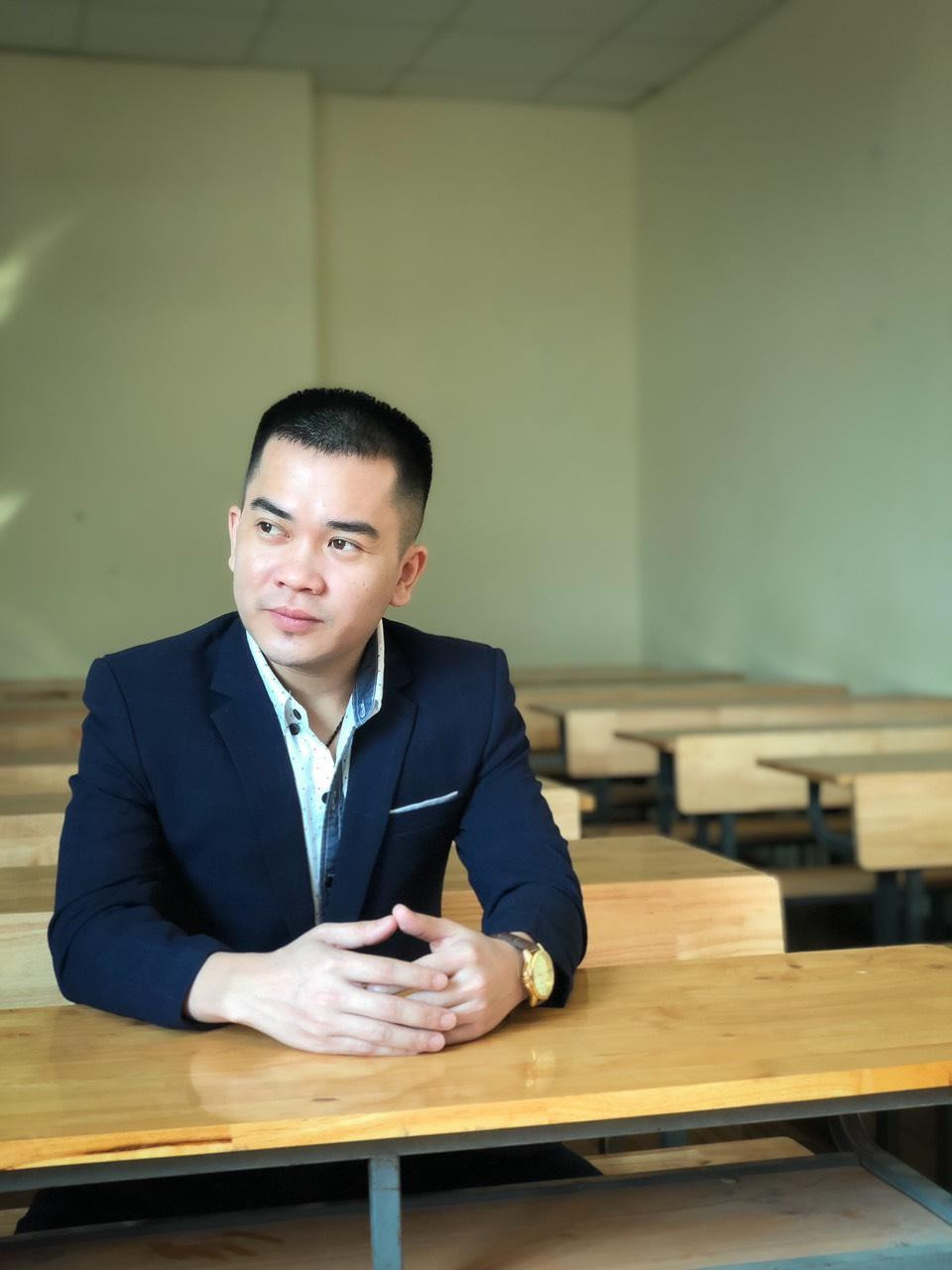 Thin Nạ Kon Nhăng Kẹo, 30 tuổi, sinh viên Quốc tế năm cuối, lớp Đại học biểu diễn nhạc cụ truyền thống khoá 10, chuyên ngành chính đàn Nhị, chuyên ngành 2 sáo trúc, Trường Đại học Văn hoá Nghệ thuật Quân đội.