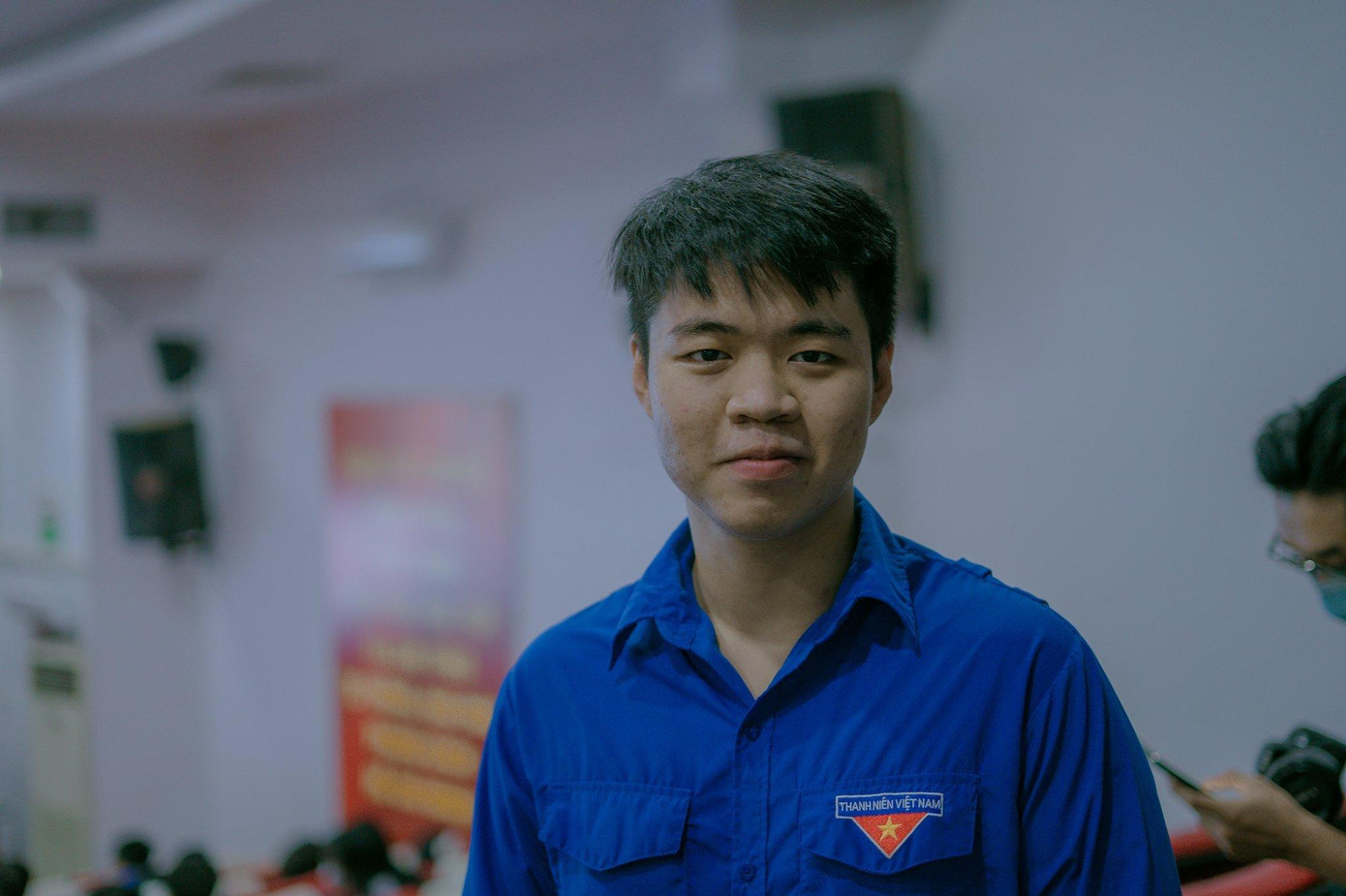 Nam sinh có niềm yêu thích với việc học tập suốt đời. Nam sinh có niềm yêu thích với việc học tập suốt đời.