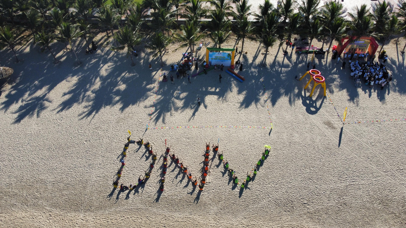 Đoàn tham gia xếp chữ gắn kết sinh viên Nhà trường tại buổi tập huấn công tác Đoàn. Đoàn tham gia xếp chữ gắn kết sinh viên Nhà trường tại buổi tập huấn công tác Đoàn.