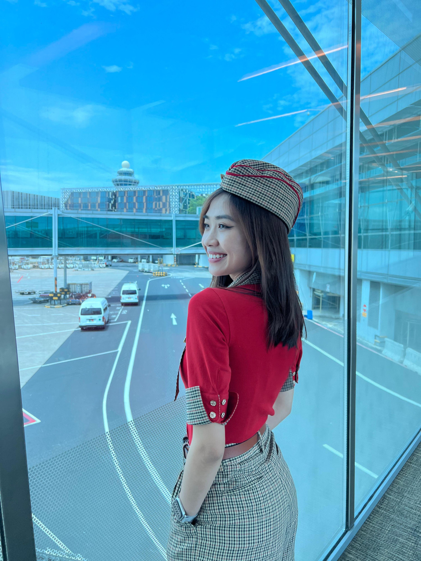 Sau 5 năm công tác, Lê Thu Trang (28 tuổi, quê Thái Nguyên) hiện đang giữ chức vụ tiếp viên trưởng tại Vietjet Air. Sau 5 năm công tác, Lê Thu Trang (28 tuổi, quê Thái Nguyên) hiện đang giữ chức vụ tiếp viên trưởng tại Vietjet Air.