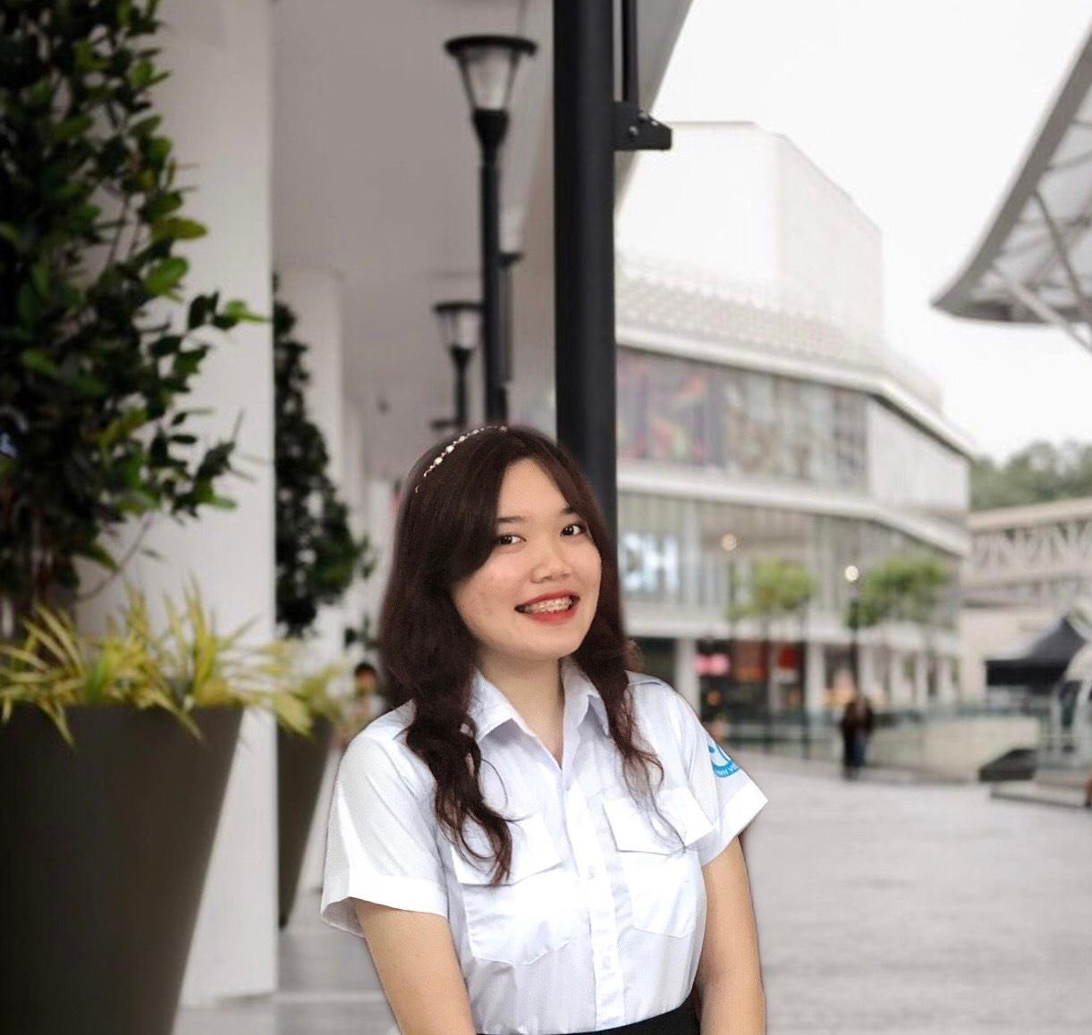 Thân Hoàng Tú Uyên sinh viên chuyên ngành Giáo dục Tiểu học trường Đại học Sư phạm Thành phố Hồ Chí Minh. Thân Hoàng Tú Uyên sinh viên chuyên ngành Giáo dục Tiểu học trường Đại học Sư phạm Thành phố Hồ Chí Minh.