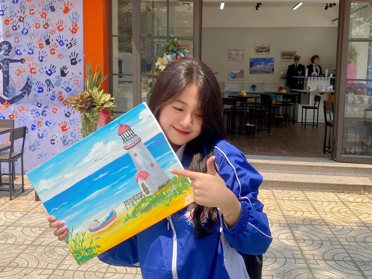 Lan Anh hiện rất hạnh phúc với ngành học của mình dù ban đầu đã có những phân vân nhất định. Lan Anh hiện rất hạnh phúc với ngành học của mình dù ban đầu đã có những phân vân nhất định.