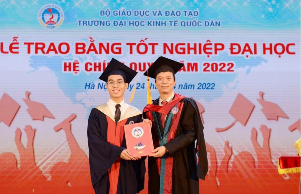 Mai Đức Toàn trở thành Thủ khoa xuất sắc đầu ra năm 2022. Ảnh: NVCC