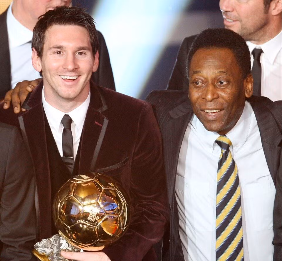 Lionel Messi đã đăng tải bức ảnh chụp chung với Pele kèm dòng chữ “Yên nghỉ nhé, Pele". Lionel Messi đã đăng tải bức ảnh chụp chung với Pele kèm dòng chữ “Yên nghỉ nhé, Pele".