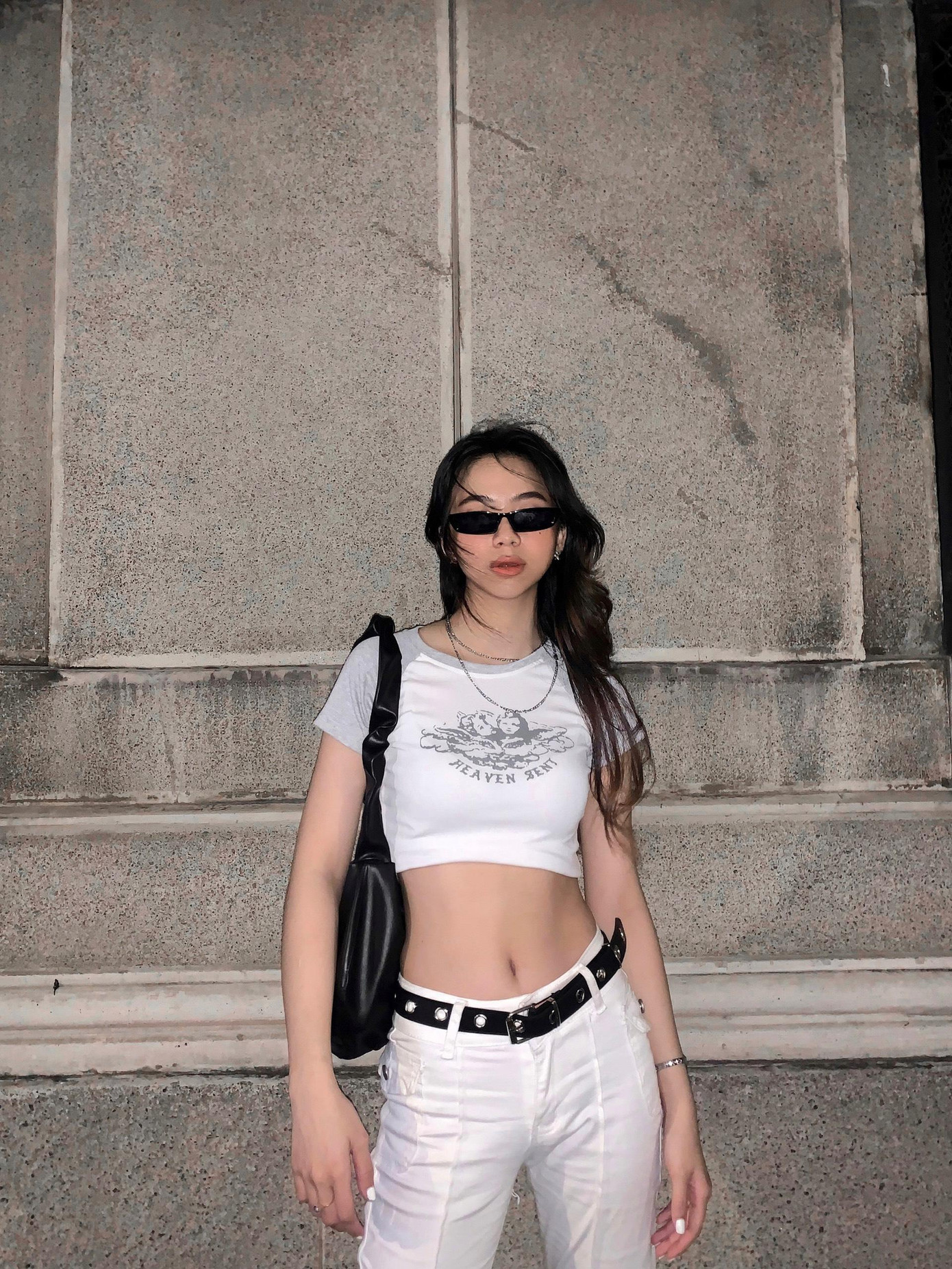 Liên tục luyện tập và trau dồi, Thơ Color bắt đầu vẽ tranh bán và trở thành họa sĩ vẽ tranh tường từ năm 17 tuổi.