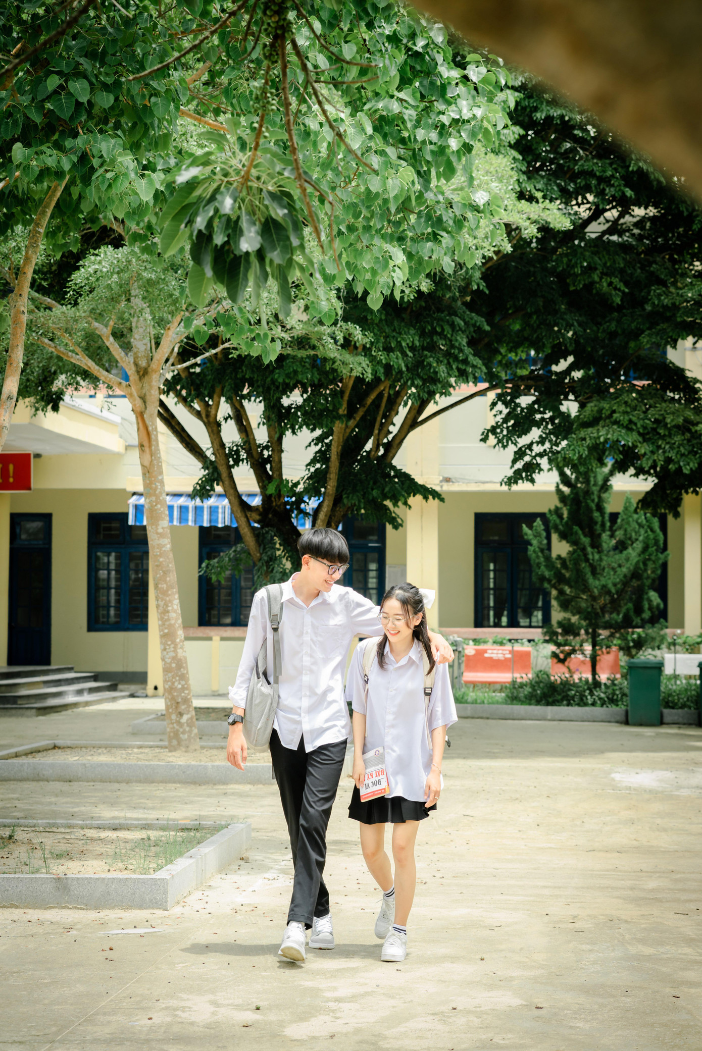 Quang Huy hiện đang là học sinh lớp 10 còn Cẩm Nhung là học sinh cuối cấp.