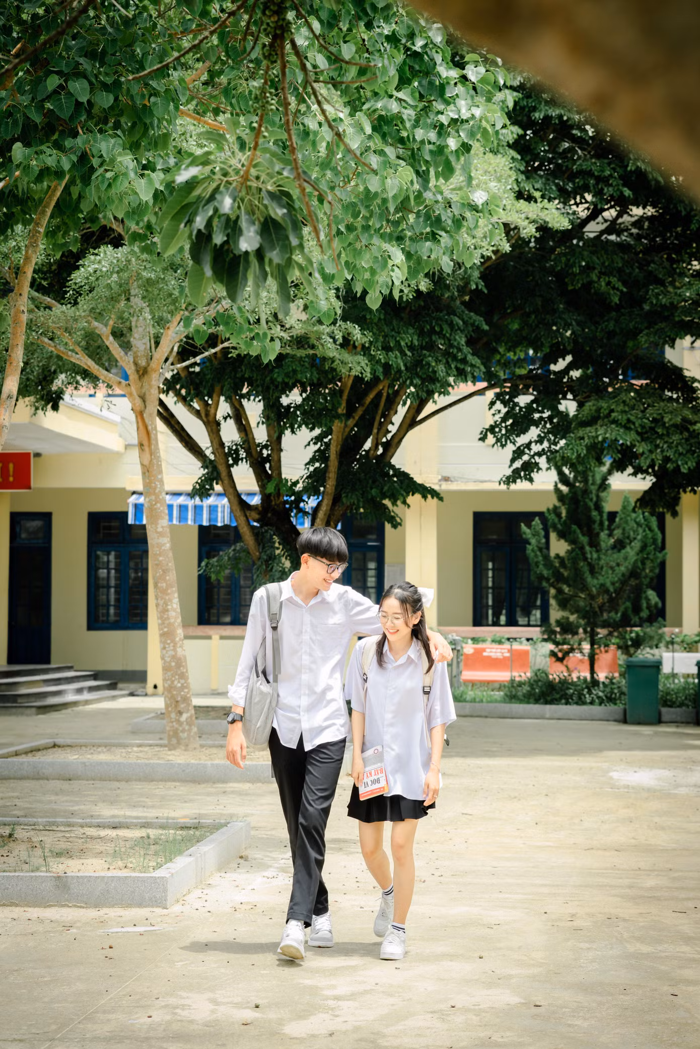 Quang Huy hiện đang là học sinh lớp 10 còn Cẩm Nhung là học sinh cuối cấp.