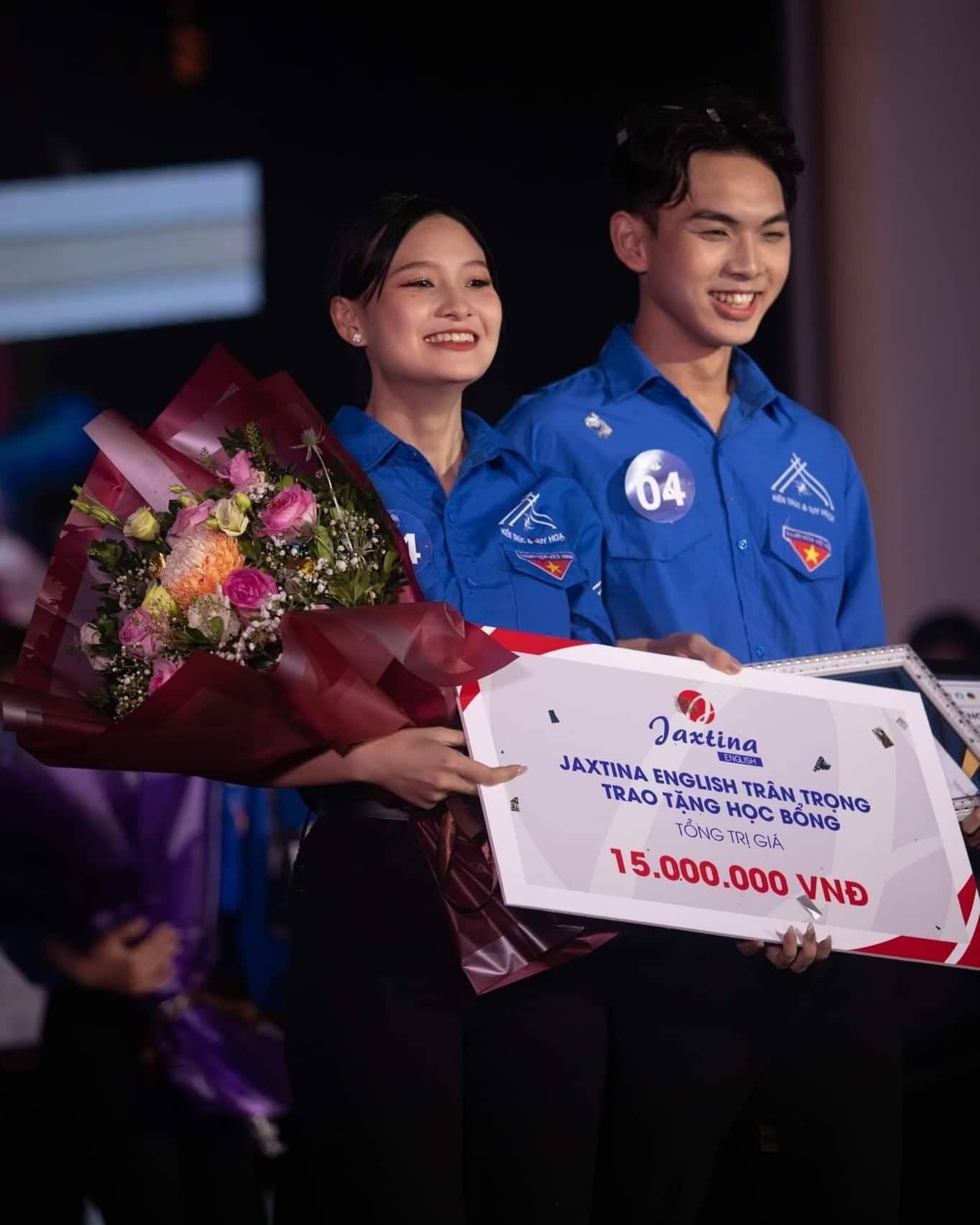 Cặp đôi xuất sắc nhất đêm chung kết cuộc thi “Cặp đôi tình nguyện 2022” – Nguyễn Minh Phúc - Nguyễn Thị Thảo Vân. Cặp đôi xuất sắc nhất đêm chung kết cuộc thi “Cặp đôi tình nguyện 2022” – Nguyễn Minh Phúc - Nguyễn Thị Thảo Vân.