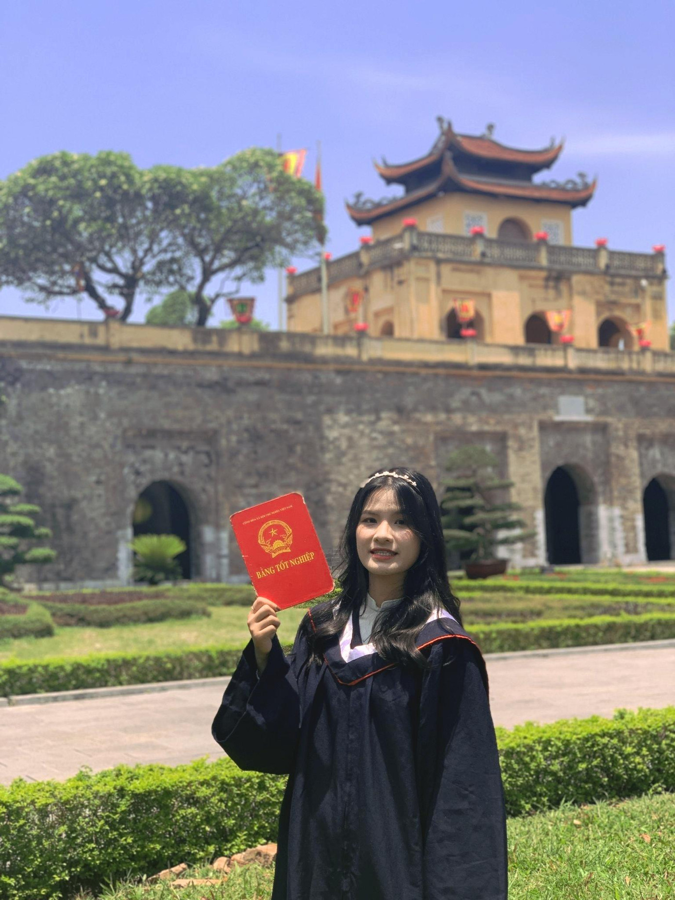 Ngay từ khi học cấp 3, Quỳnh Lam đã hướng đến việc lựa chọn 2 ngôi trường có cơ hội nhận được học bổng sẽ cao hơn cả, đó là VinUni và BUV (Đại học Anh quốc Việt Nam). Ngay từ khi học cấp 3, Quỳnh Lam đã hướng đến việc lựa chọn 2 ngôi trường có cơ hội nhận được học bổng sẽ cao hơn cả, đó là VinUni và BUV (Đại học Anh quốc Việt Nam).