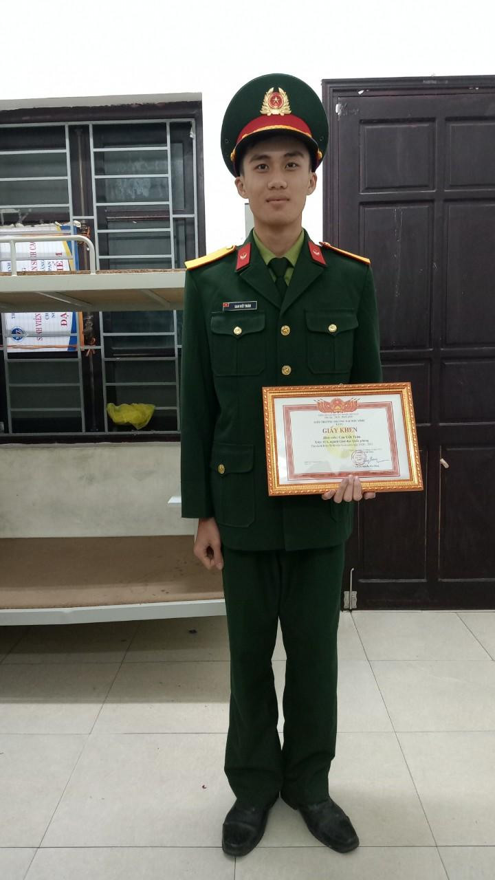 Toàn liên tục được nhận giấy khen từ Ban Chấp hành Đoàn trường. Toàn liên tục được nhận giấy khen từ Ban Chấp hành Đoàn trường.