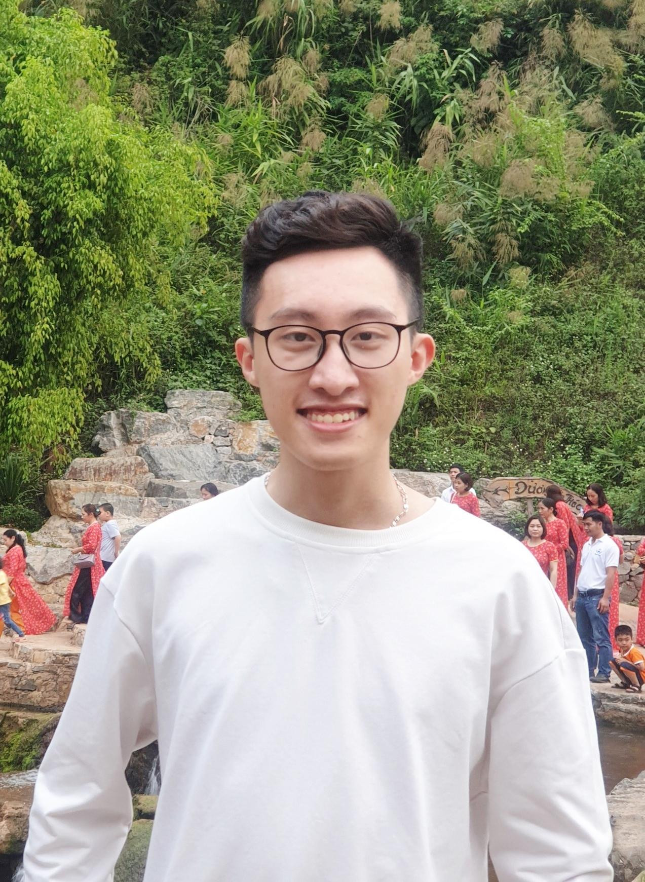 Nguyễn Đức Thành hiện đang là sinh viên năm ba lớp Quản trị kinh doanh quốc tế TT 61A, trường Đại học Kinh tế Quốc dân.