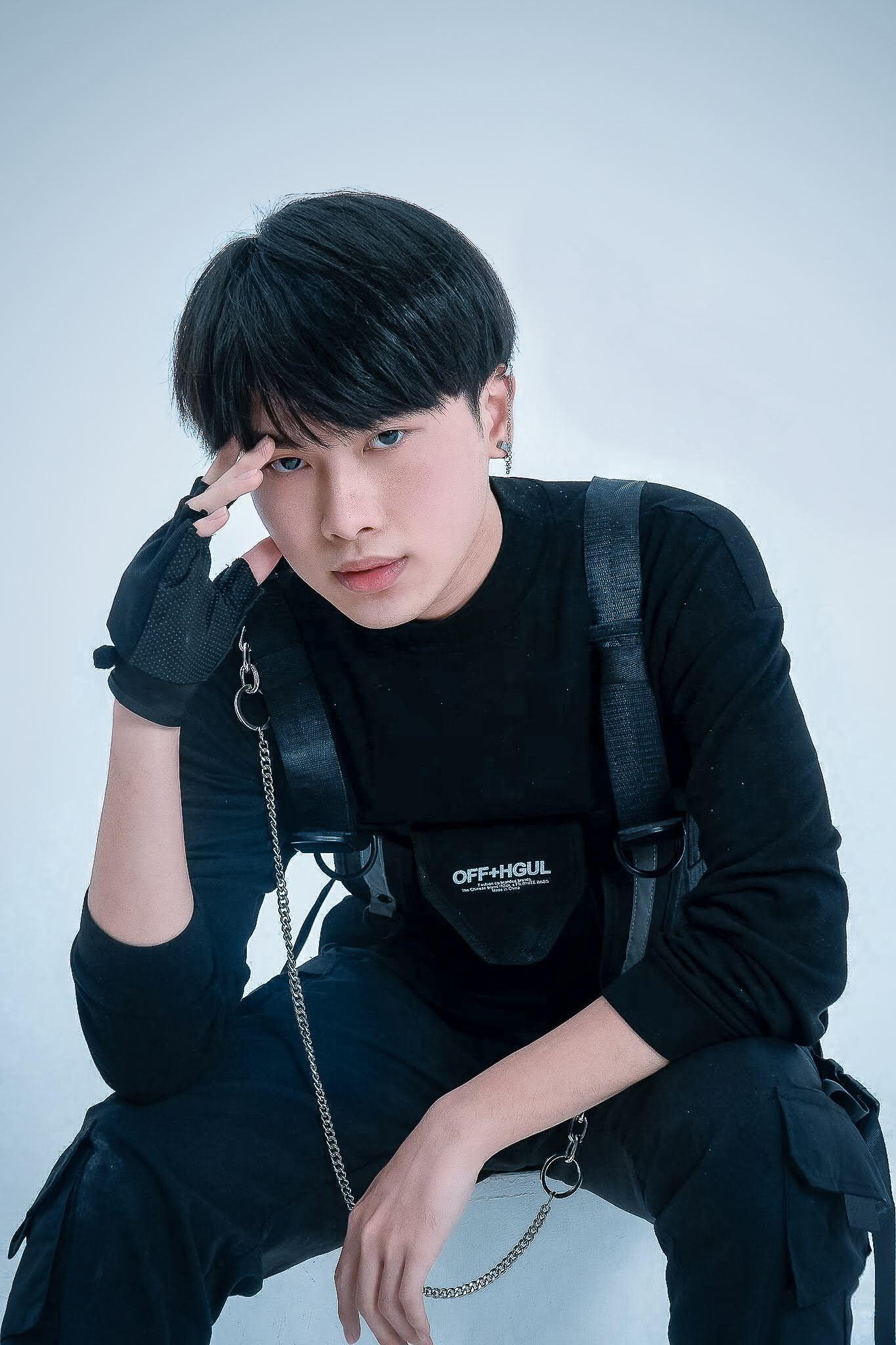 Nguyễn Tất Lâm - sinh viên năm hai, ngành Truyền thông quốc tế, Học viện Ngoại giao. Nguyễn Tất Lâm - sinh viên năm hai, ngành Truyền thông quốc tế, Học viện Ngoại giao.