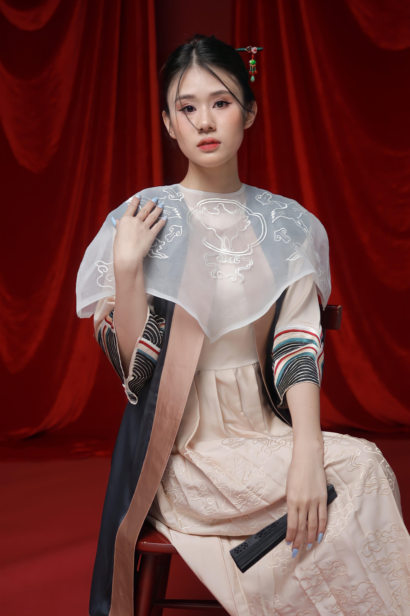 Sở hữu chiều cao 1m69, Ngân Hà còn gây dấu ấn trong lòng cộng đồng mạng bởi gương mặt xinh đẹp cùng sự tự tin.