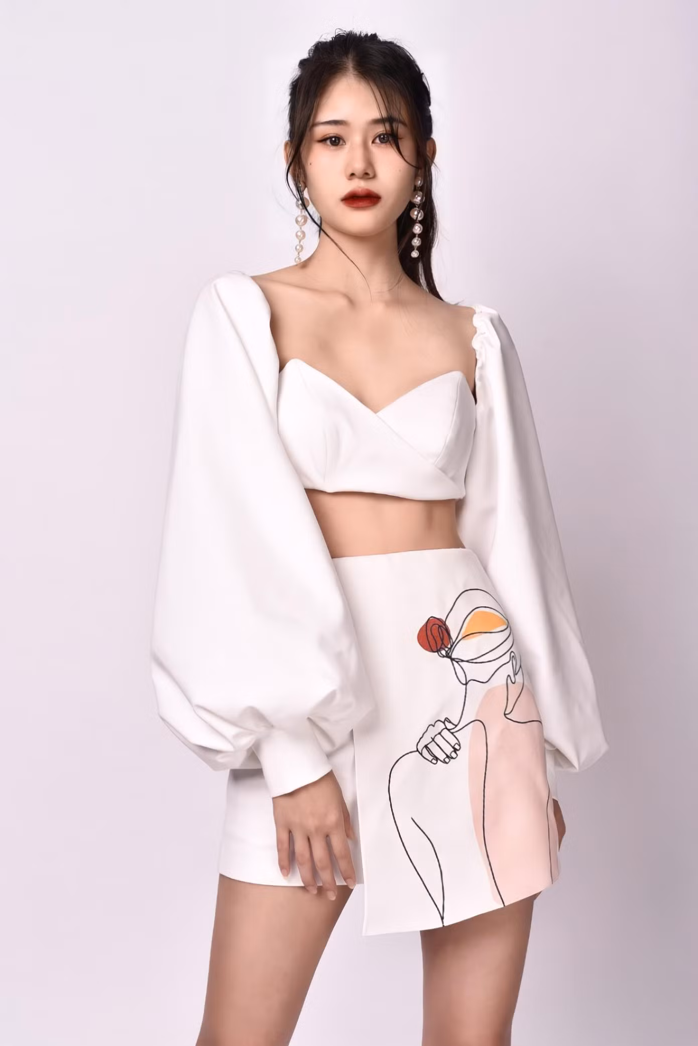 Hồ Lê Ngân Hà hiện là sinh viên năm 3, Trường Đại học Mở Hà Nội. Hồ Lê Ngân Hà hiện là sinh viên năm 3, Trường Đại học Mở Hà Nội.