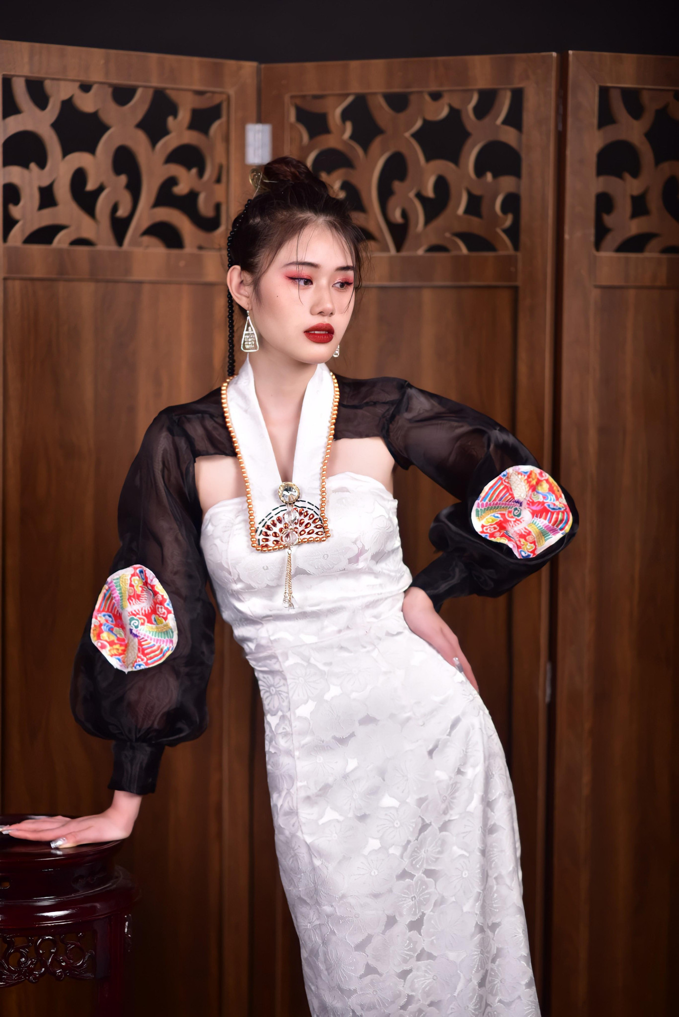 Ngân Hà có niềm đam mê lớn đối với cổ phục Việt Nam và thường hay lấy Việt phục làm ý tưởng cho các thiết kế của mình.