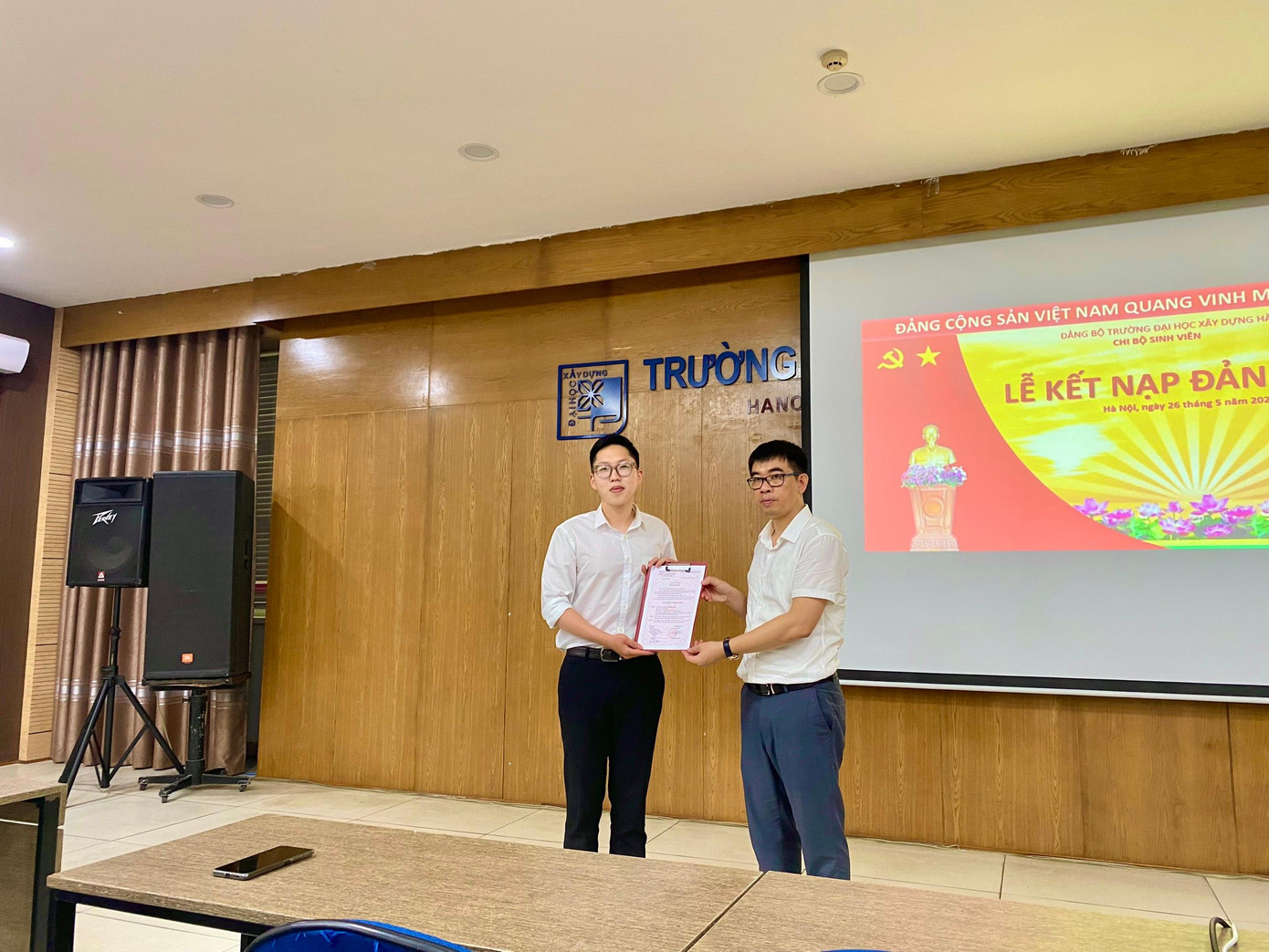 Ngày 26/05/2022 đánh dấu cột mốc trong chặng đường phấn đấu của Duy Long khi anh chính thức được đứng trong hàng ngũ của Đảng. Ngày 26/05/2022 đánh dấu cột mốc trong chặng đường phấn đấu của Duy Long khi anh chính thức được đứng trong hàng ngũ của Đảng.