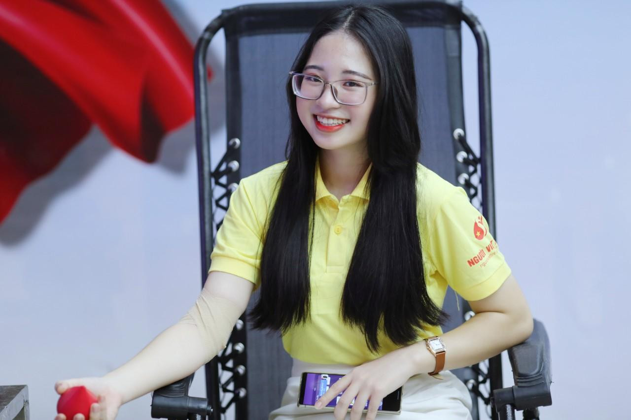 Cô nàng có niềm yêu thích với báo chí và truyền thông từ khi còn nhỏ.