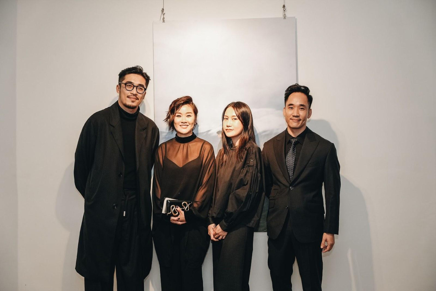 Minh Ngọc và Vũ. chụp hình lưu niệm cùng khách mời - những người bạn cũng ấp ủ trong mình nhiều xúc cảm đầu tiên.