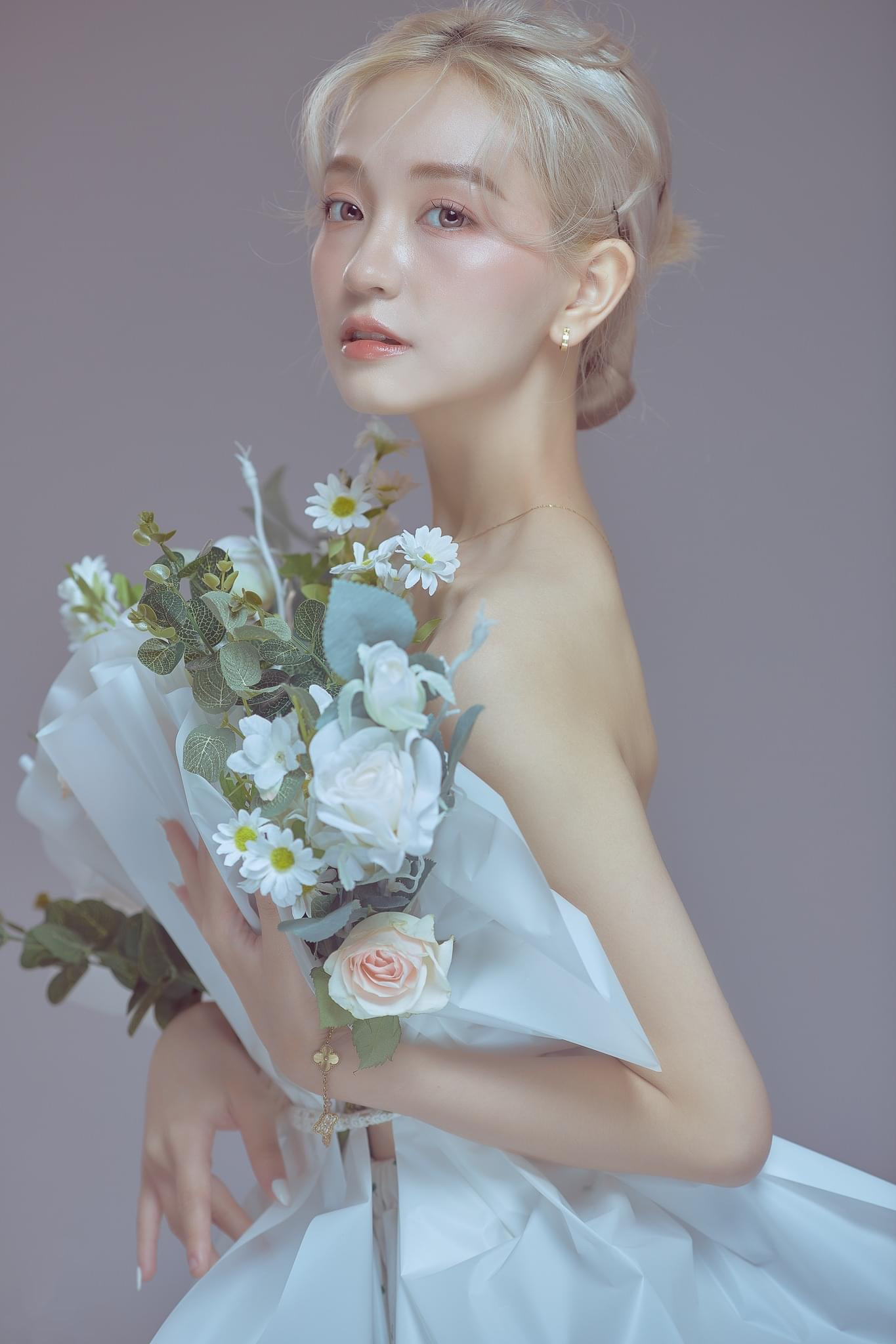 Lê Thúy Hạnh (sinh năm 2000) đang là sinh viên ngành Giáo dục Mầm non - Sư phạm tiếng Anh của trường Đại học Sư phạm Hà Nội. Lê Thúy Hạnh (sinh năm 2000) đang là sinh viên ngành Giáo dục Mầm non - Sư phạm tiếng Anh của trường Đại học Sư phạm Hà Nội.