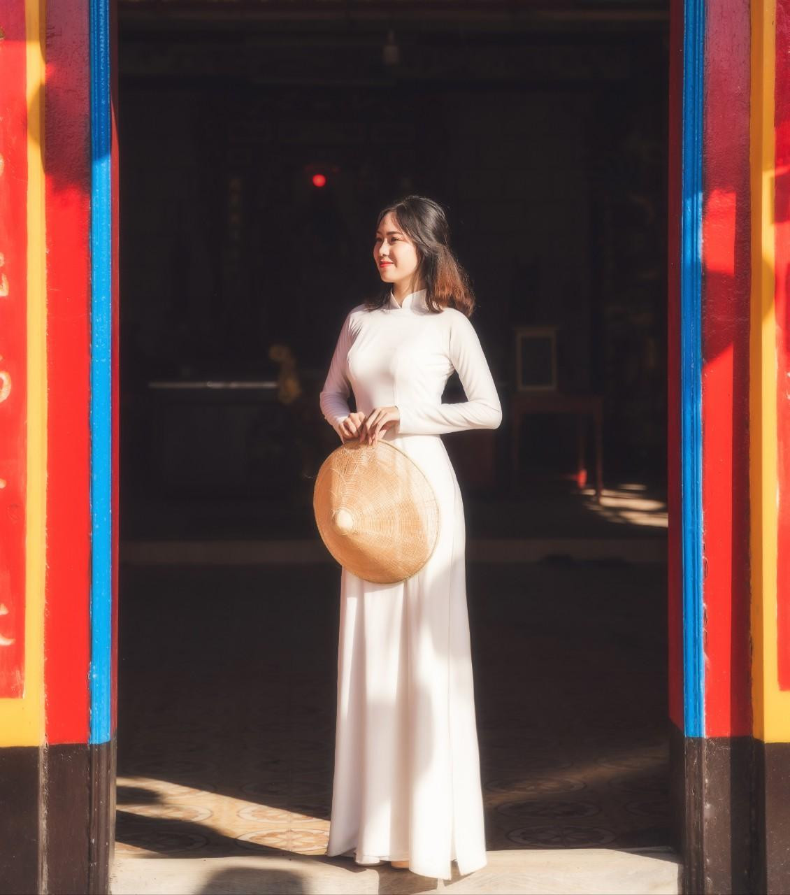 Lợi Thanh Trang từng đạt top 5 cuộc thi Nét đẹp cộng đồng nữ sinh Việt Hoa 2019 và đoạt giải Nữ sinh áo dài đẹp nhất.